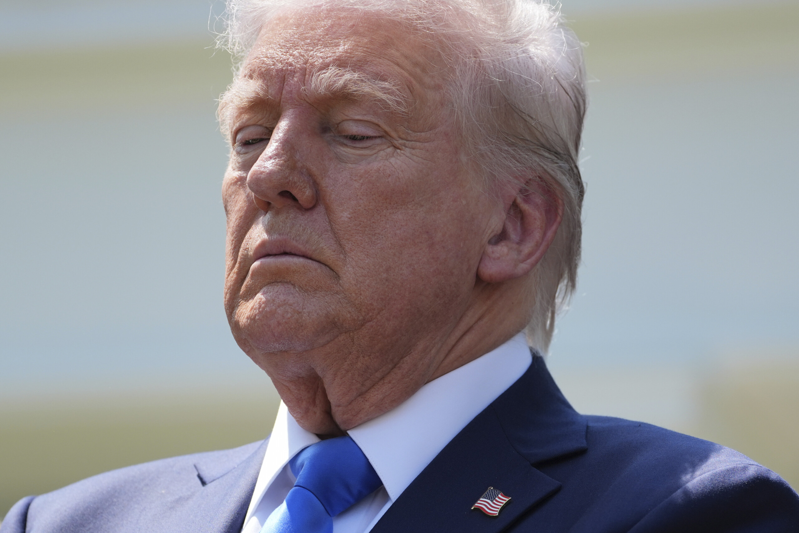 usa trump to attend public bible reading on tuesday scaled