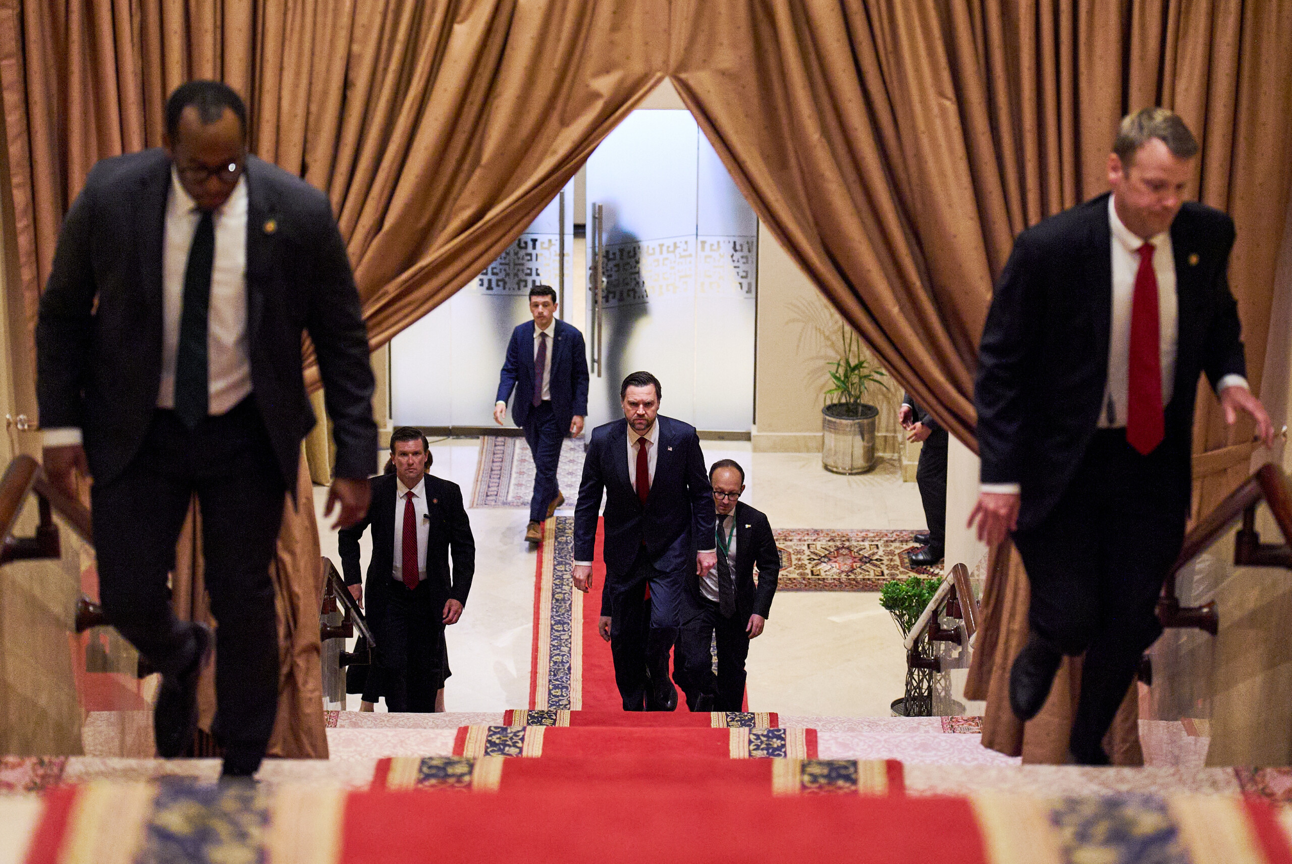 iran vance and ghalibaf have confirmed presence to pakistani mediators scaled