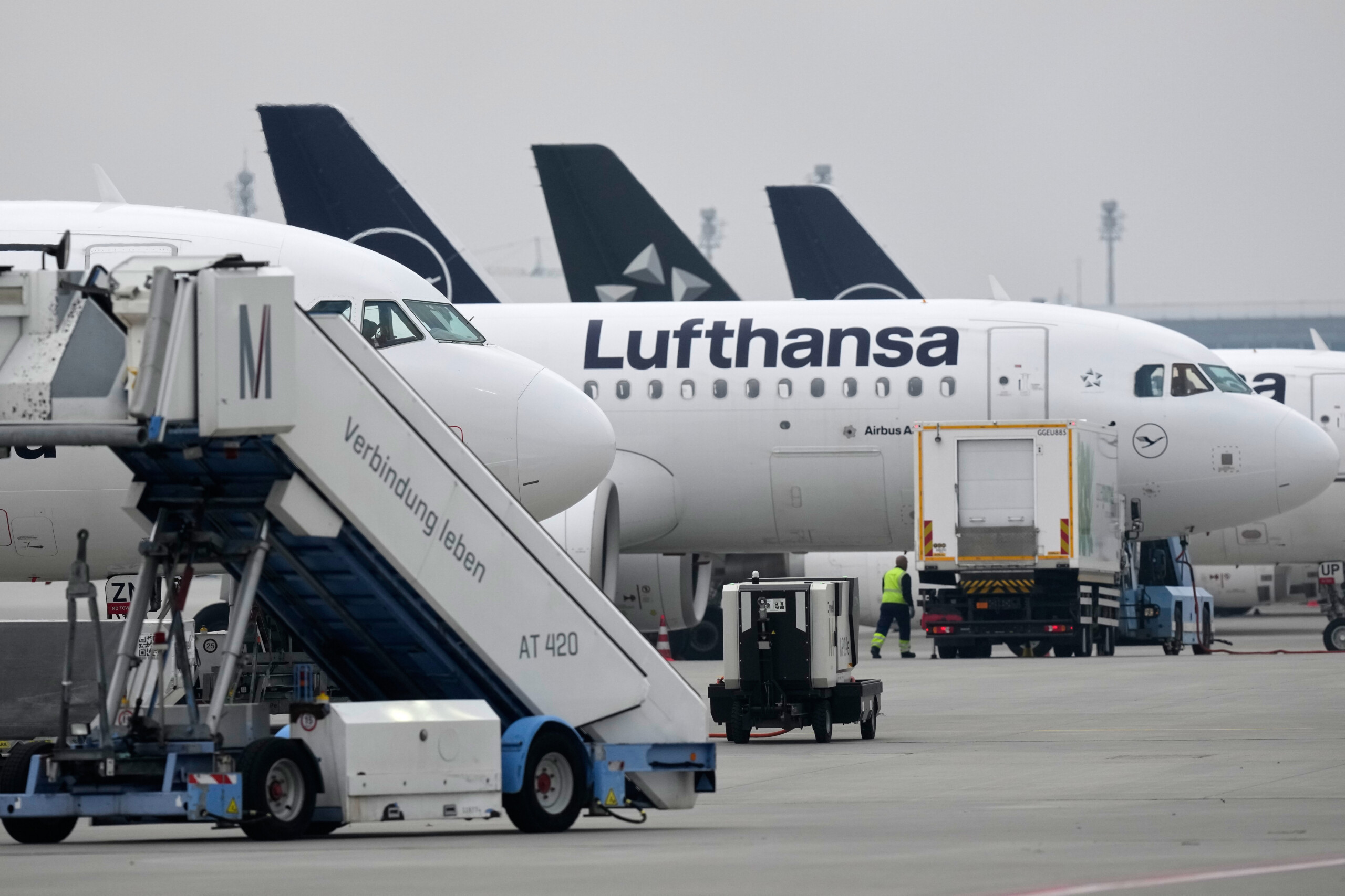 germany lufthansa scraps free hand luggage allowance introduces new economy basic fare scaled