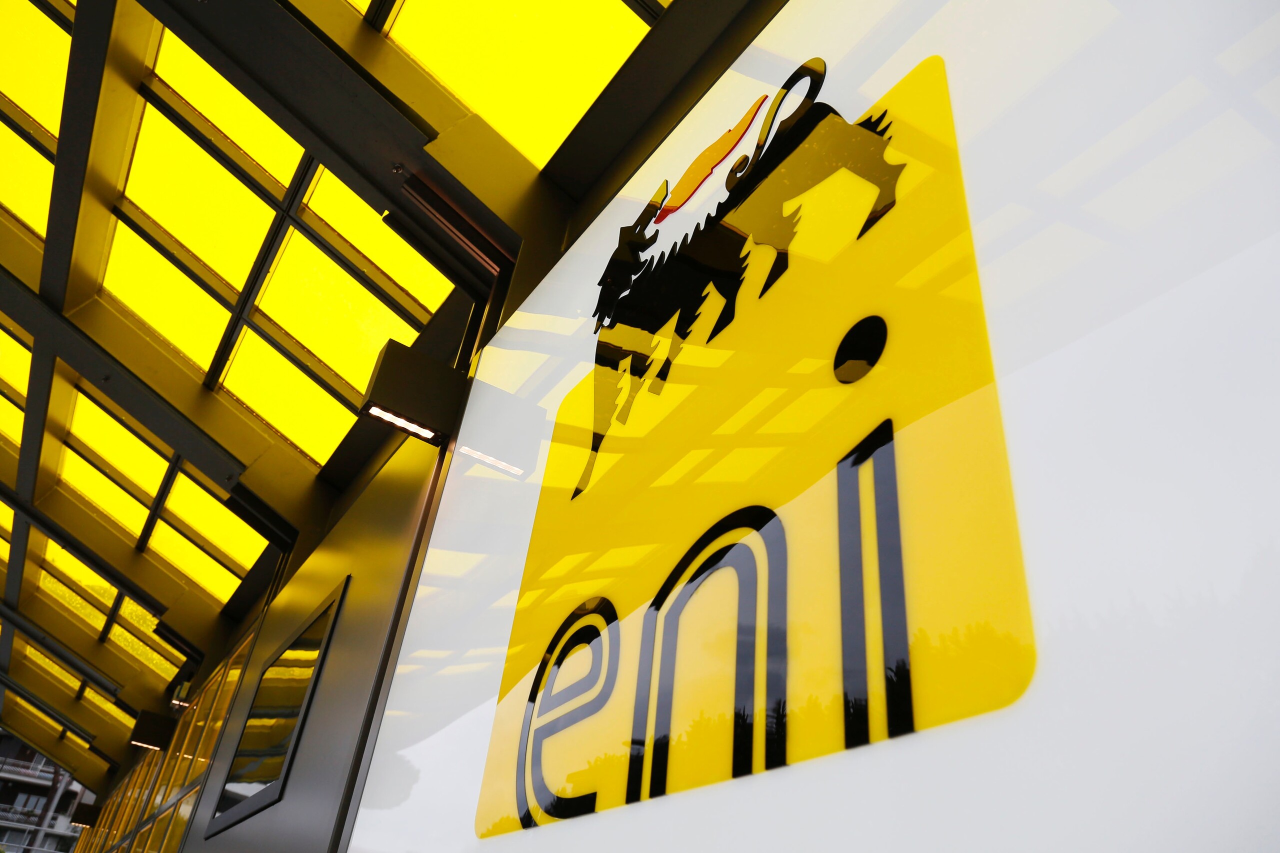 eni reports adjusted net profit of e1 3 billion in the first quarter of 2026 scaled