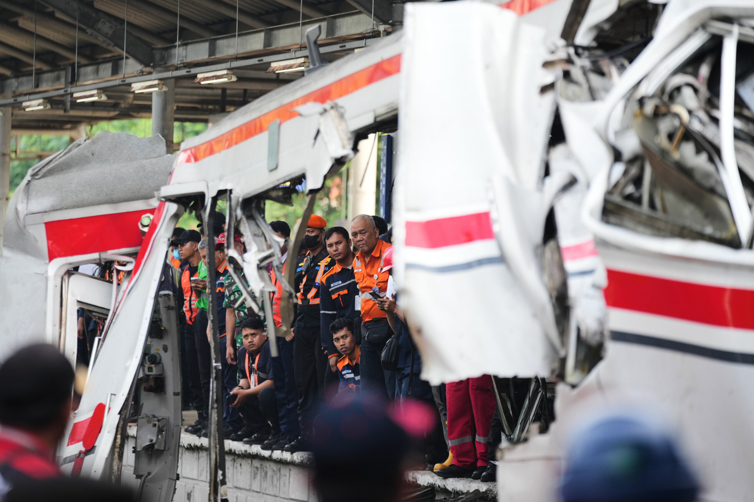 indonesia train collision death toll rises to 15 all women scaled
