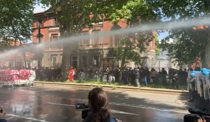 1 may clashes between anarchists and police in turin