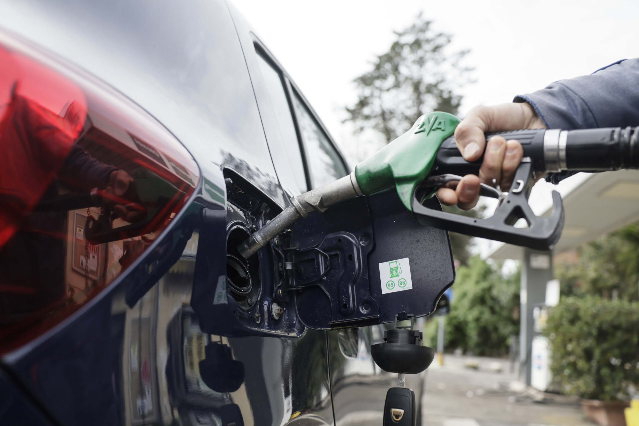 carburanti fonti estensione taglio accise sino 22 5 con decreto ministeriale scaled