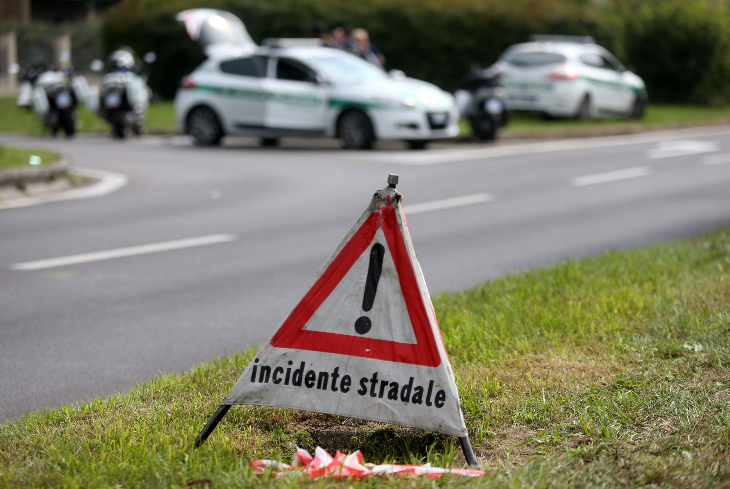 road accident car crashes into wall in the naples area 24 year old man killed two young people seriously injured scaled
