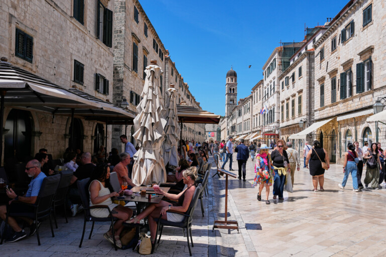 employment confesercenti 177000 self employed workers in the retail and tourism sectors have been lost over the past six years
