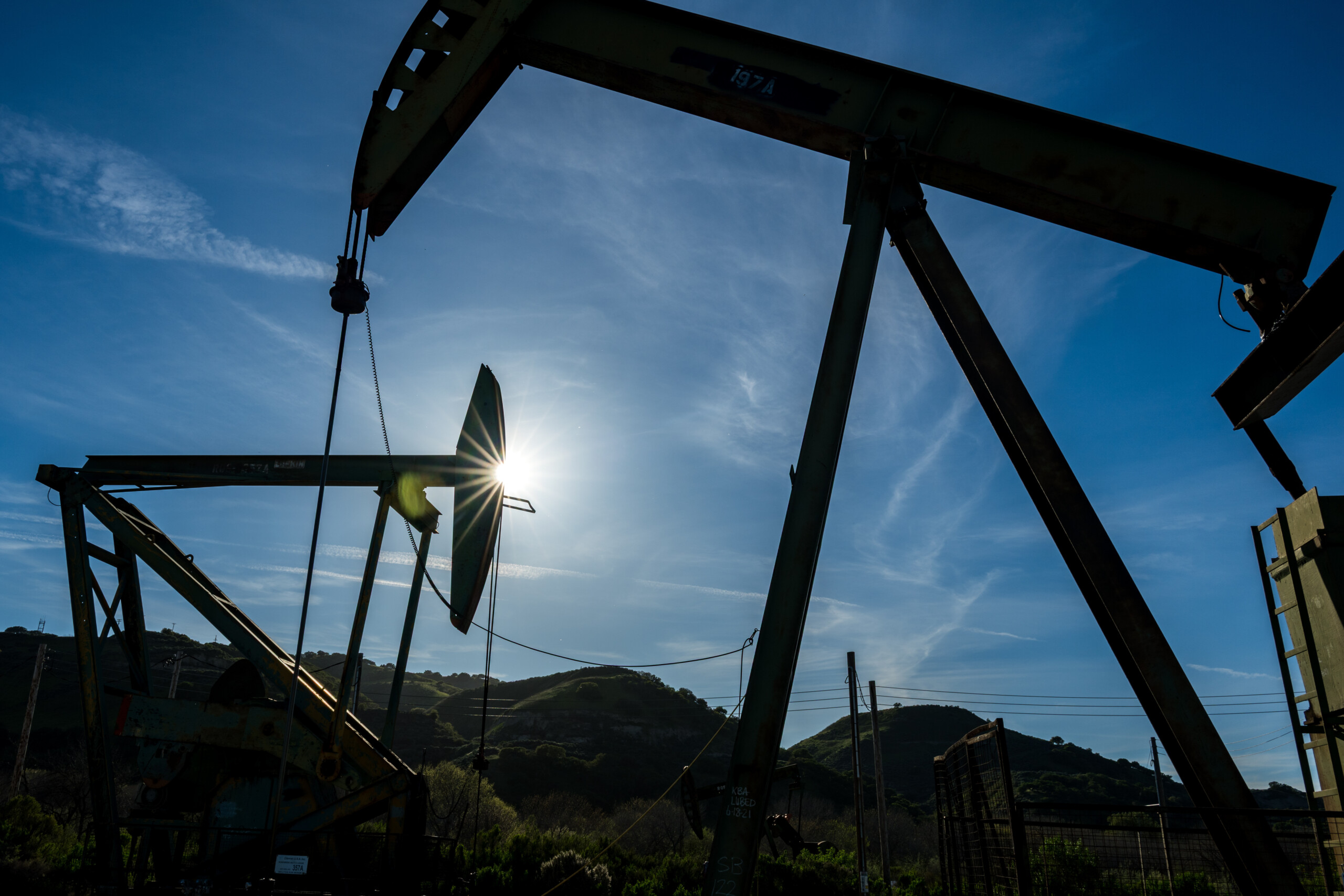 Oil: prices on the rise, Brent at nearly $105 a barrel 1 oil prices on the rise brent at nearly 105 a barrel scaled