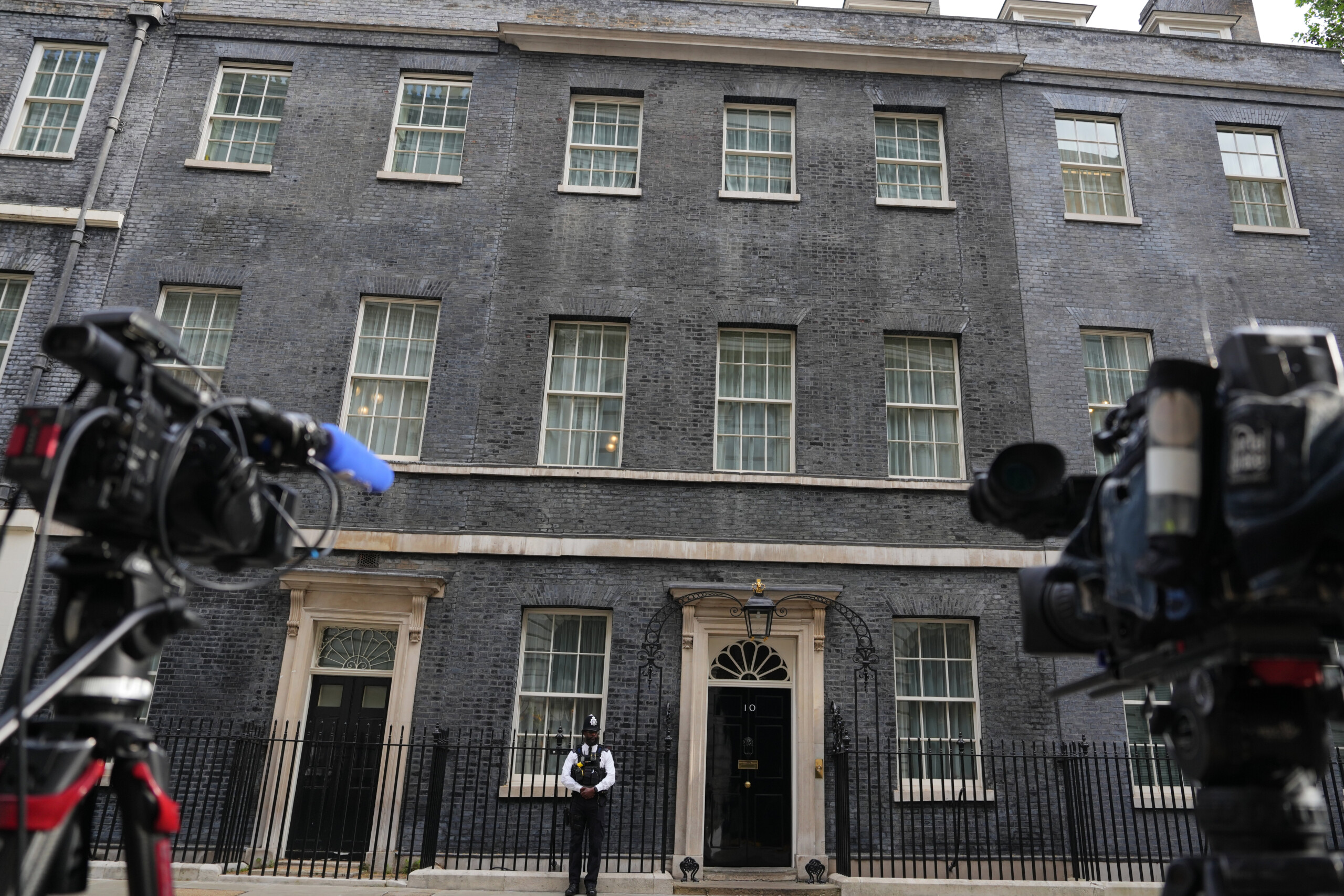 united kingdom ministers gather at downing street for a crucial meeting on starmers future scaled