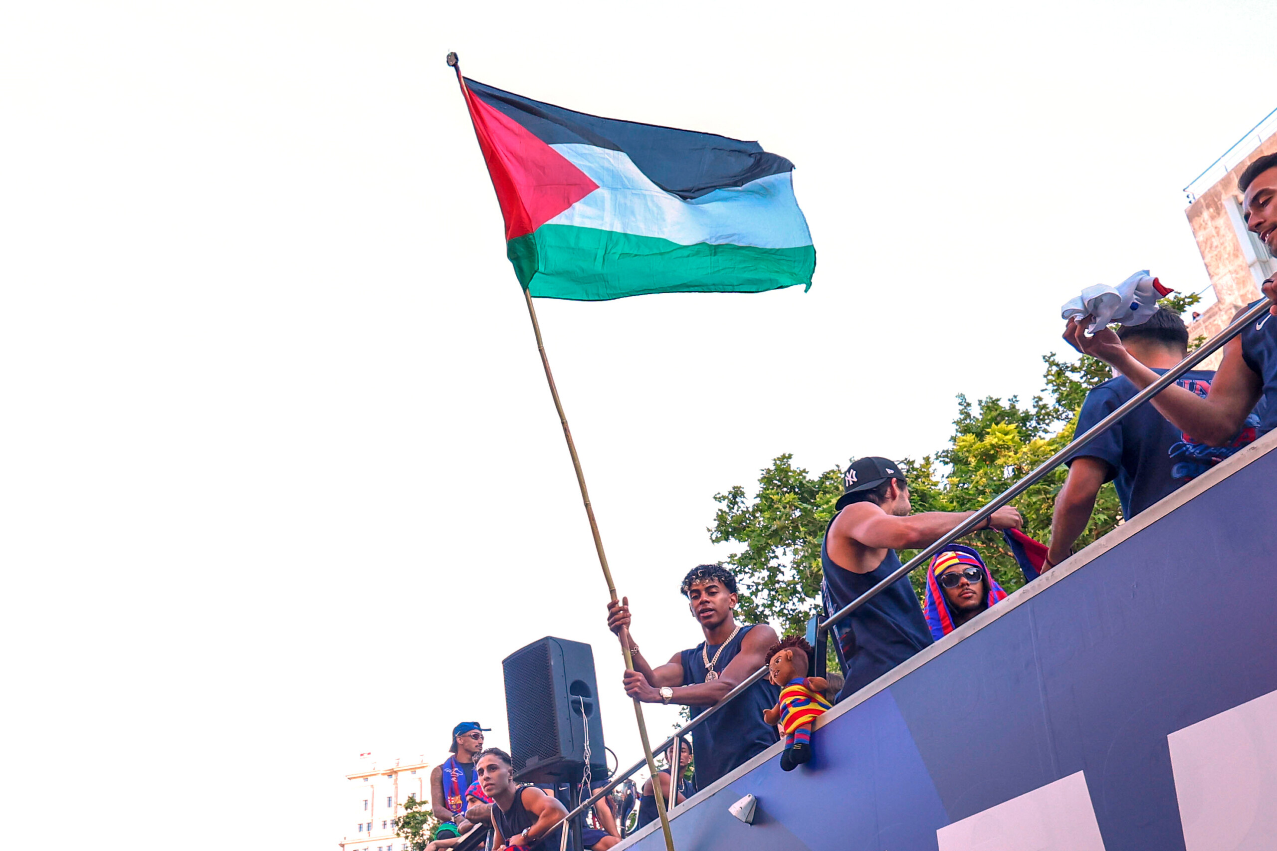 middle east sanchez defends lamine yamal against israeli criticism scaled