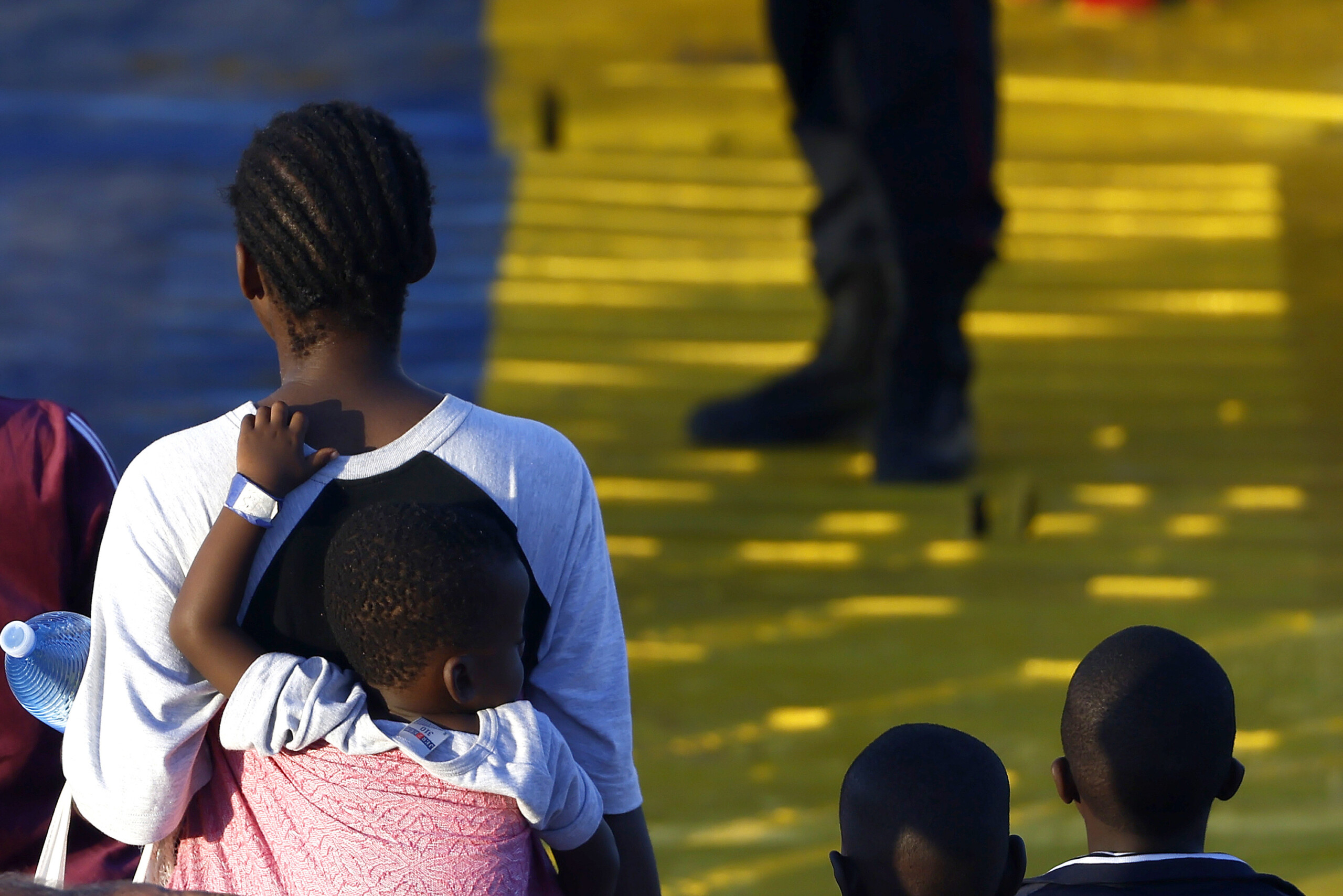 migrants newborn baby dies of hypothermia after landing in lampedusa scaled