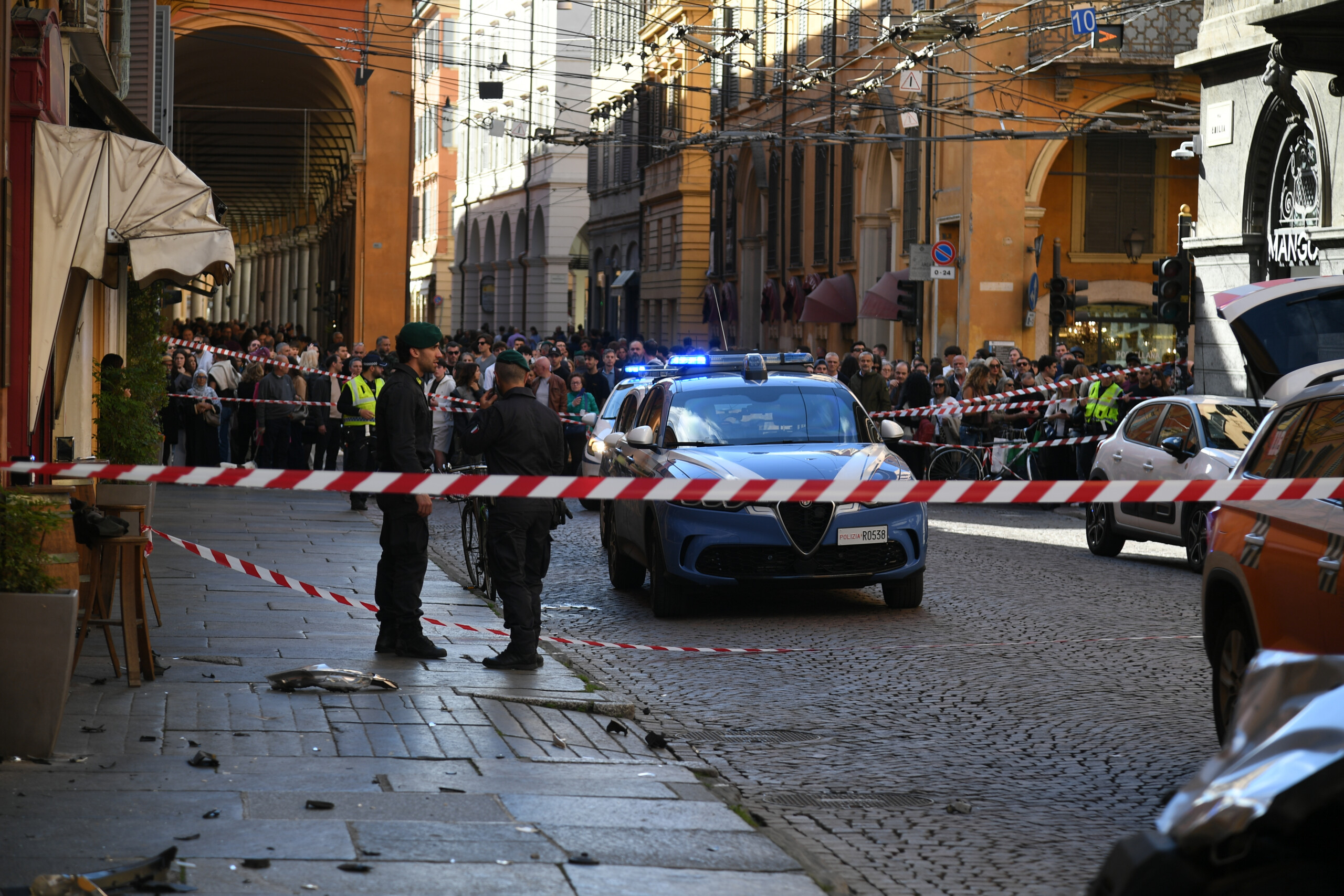 Modena, mayor: 8 injured, 4 of them seriously 1 modena mayor 8 injured 4 of them seriously scaled