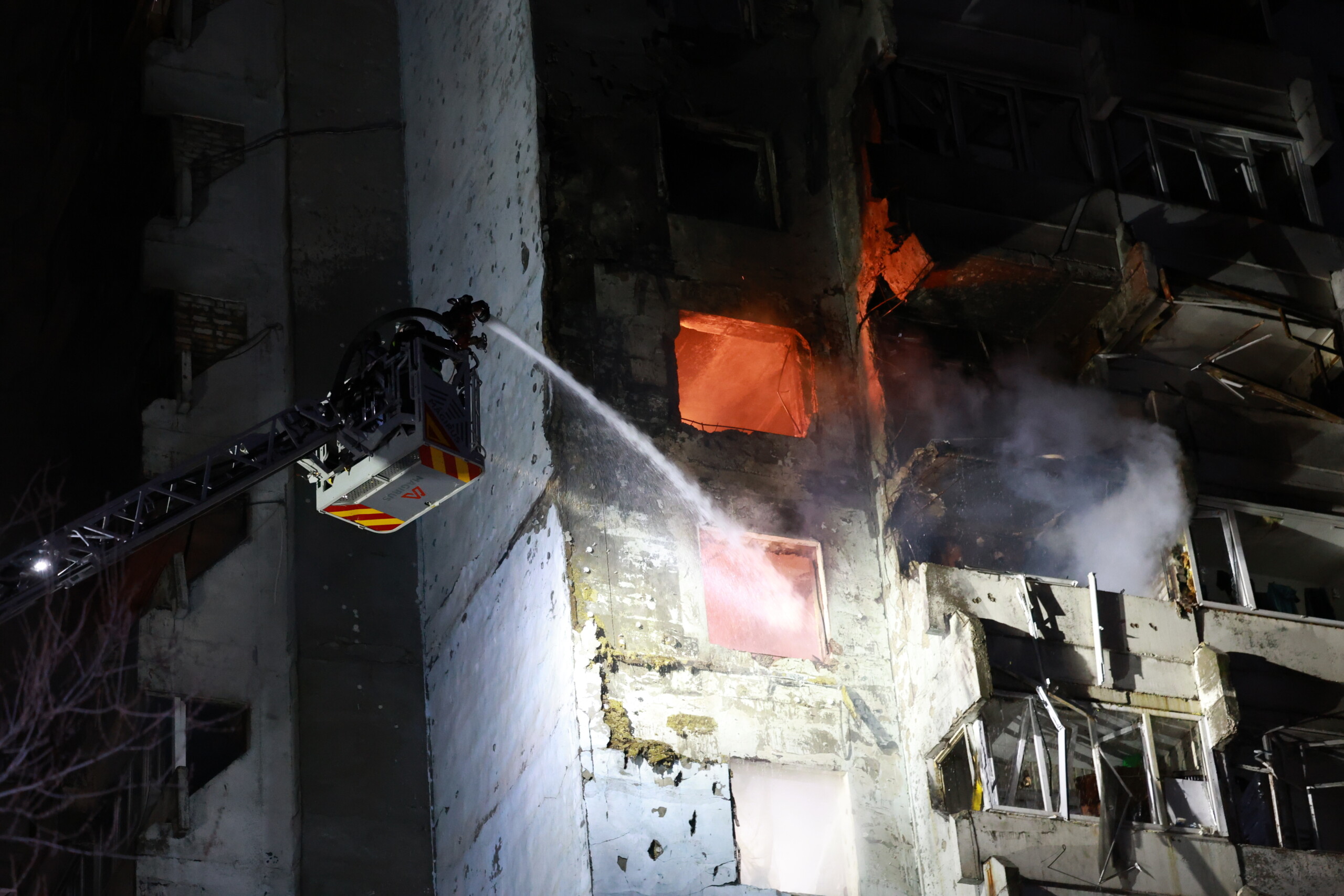 ukraine 850 attacks on zaporizhzhia in 24 hours one dead and 21 injured scaled
