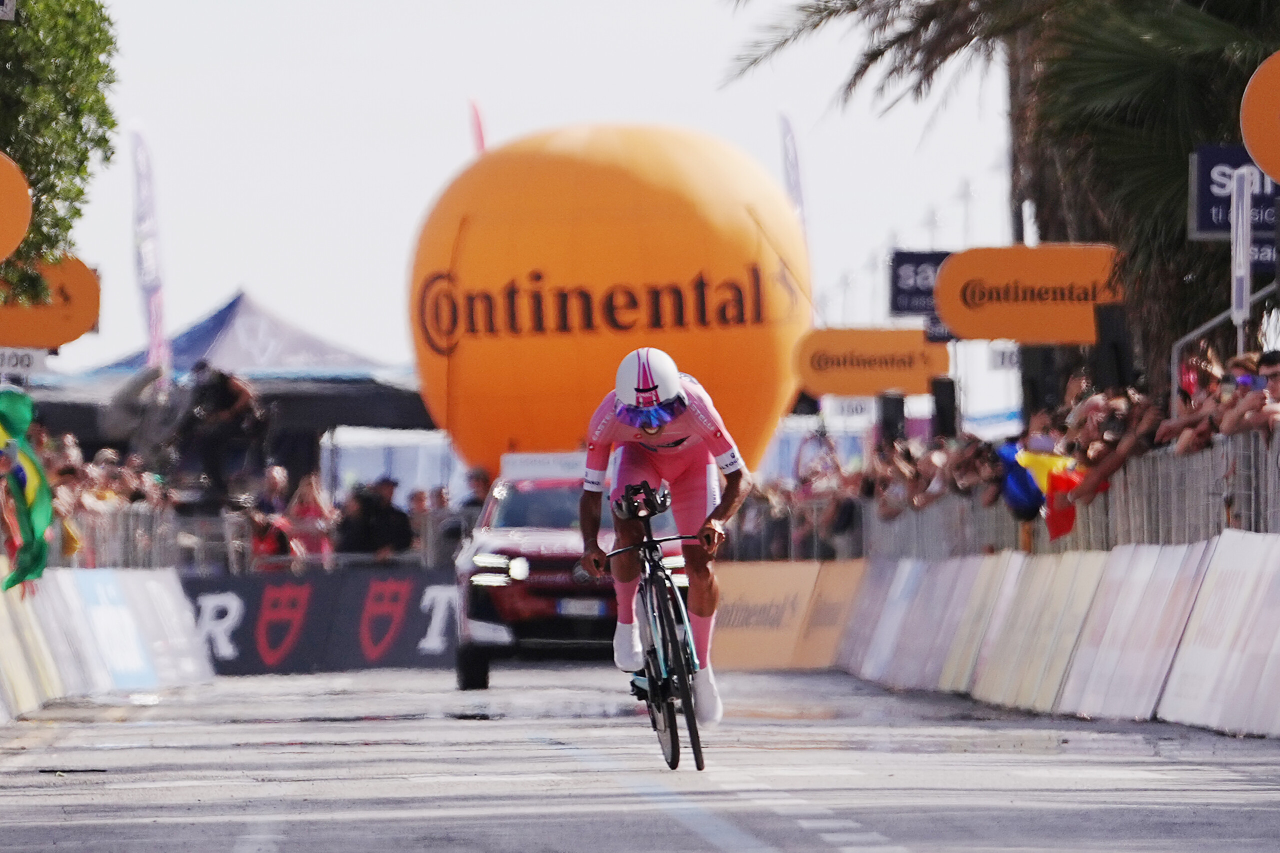 giro ditalia ganna wins massa time trial eulalio retains the pink jersey scaled