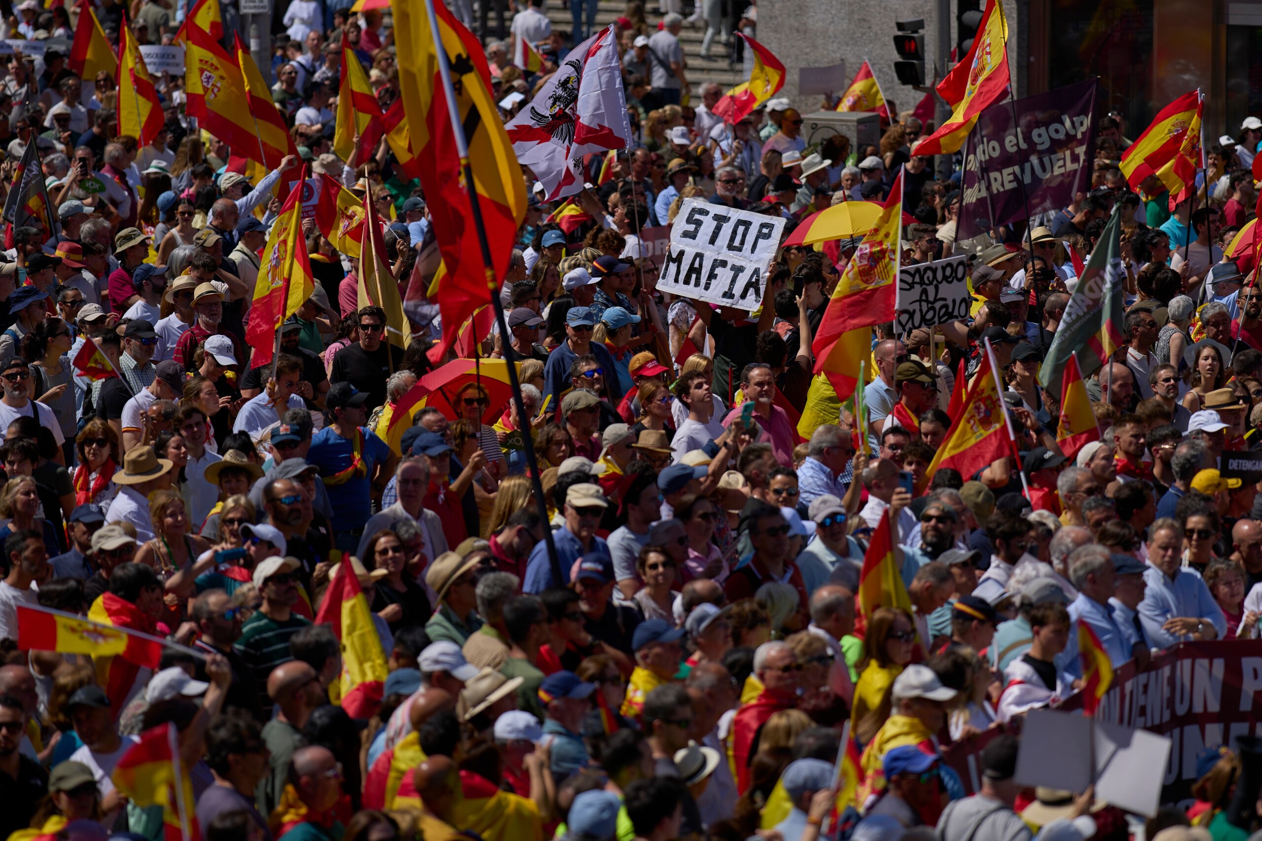 Spain: 3 arrests and 7 officers slightly injured at demonstration against Sanchez 1 spain 3 arrests and 7 officers slightly injured at demonstration against sanchez scaled