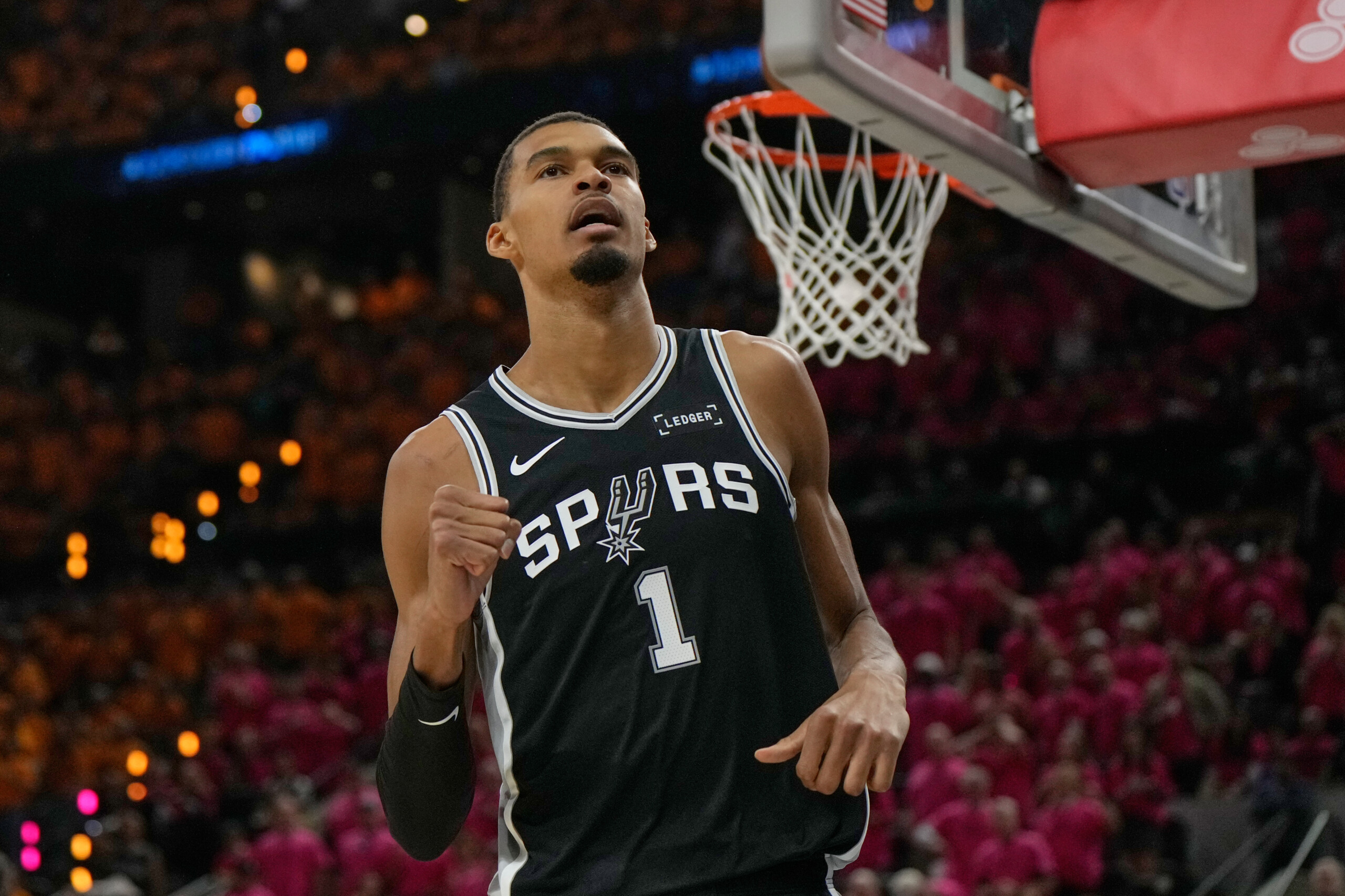 nba wembanyama leads san antonio to victory as oklahoma are beaten in game 4 scaled