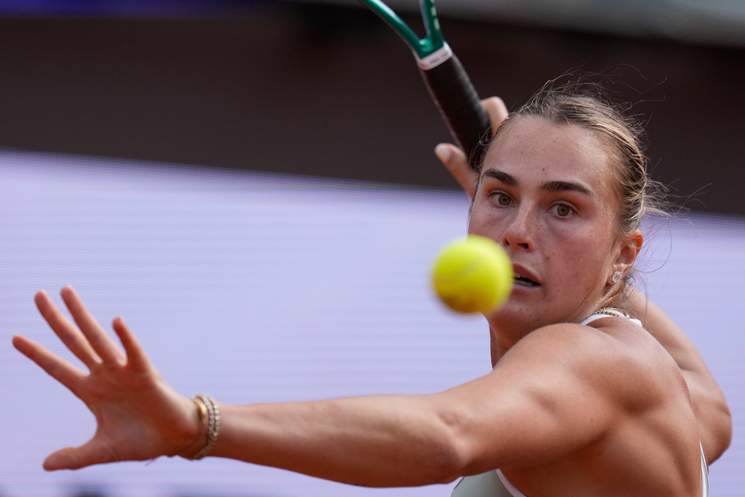 roland garros no 1 sabalenka advances to the second round scaled