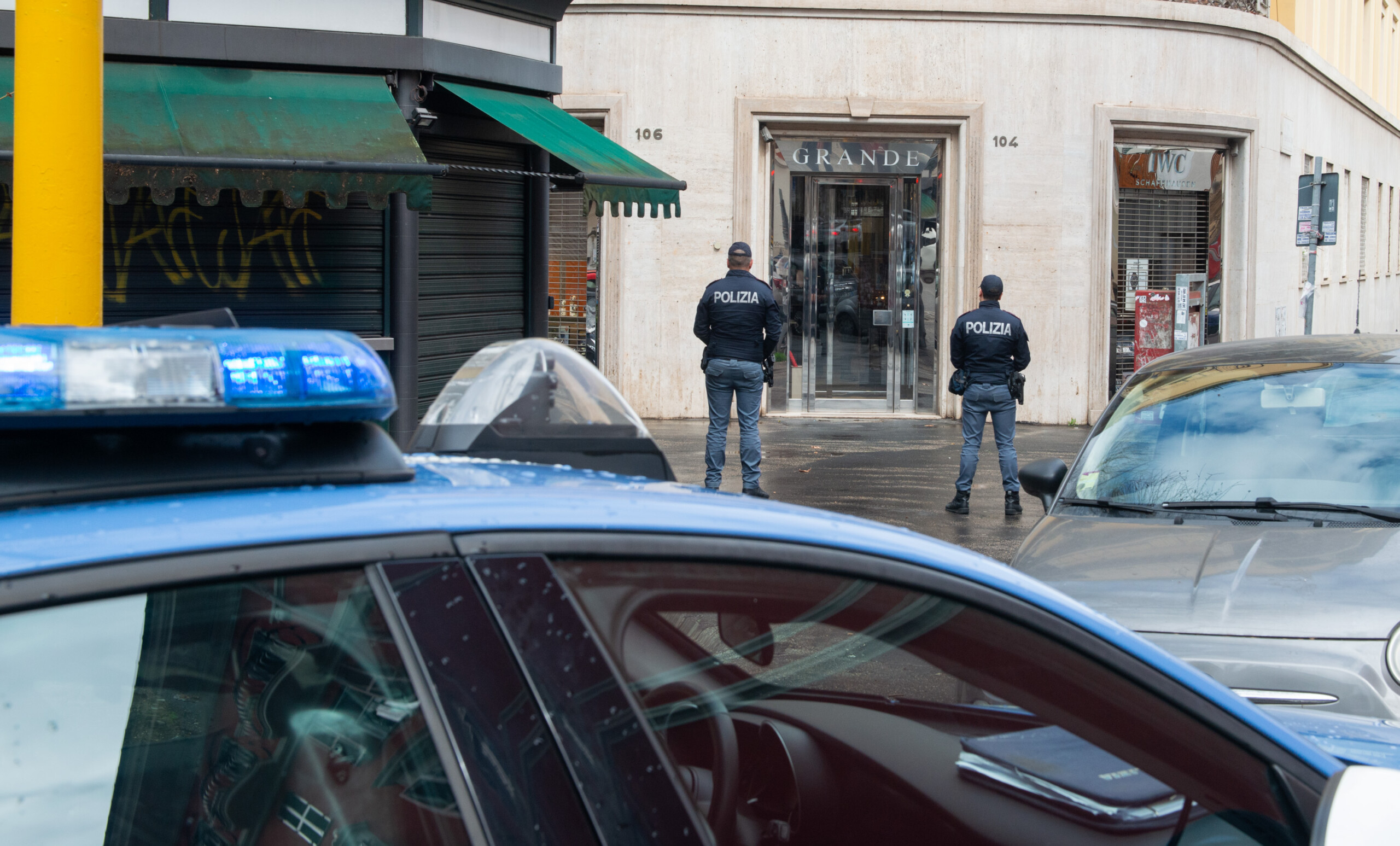 Cagliari: Man Fails in Tobacco Shop Robbery and Barricades Himself in His Home; 36-Year-Old Arrested 1 cagliari man fails in tobacco shop robbery and barricades himself in his home 36 year old arrested scaled