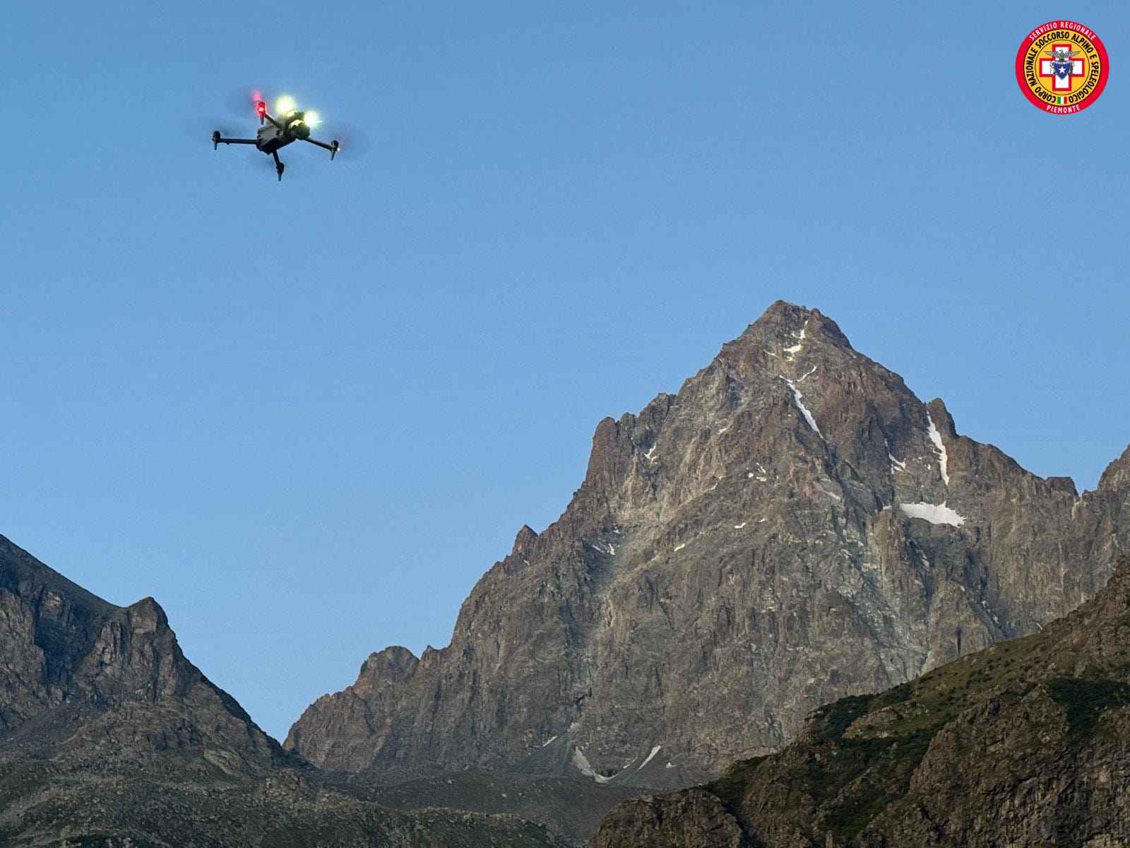 Mountains: Climber Struck by Lightning on Dente del Gigante; Rescue Efforts Halted Due to Bad Weather 1 mountains climber struck by lightning on dente del gigante rescue efforts halted due to bad weather