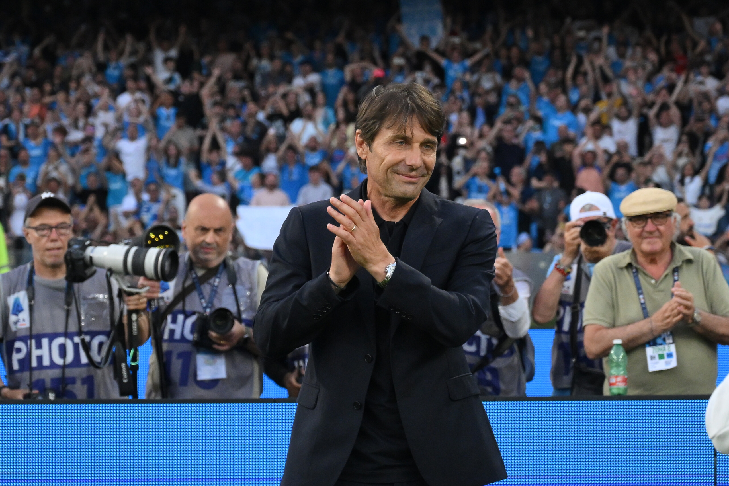 football conte says goodbye to napoli two winning years full of strong emotions scaled