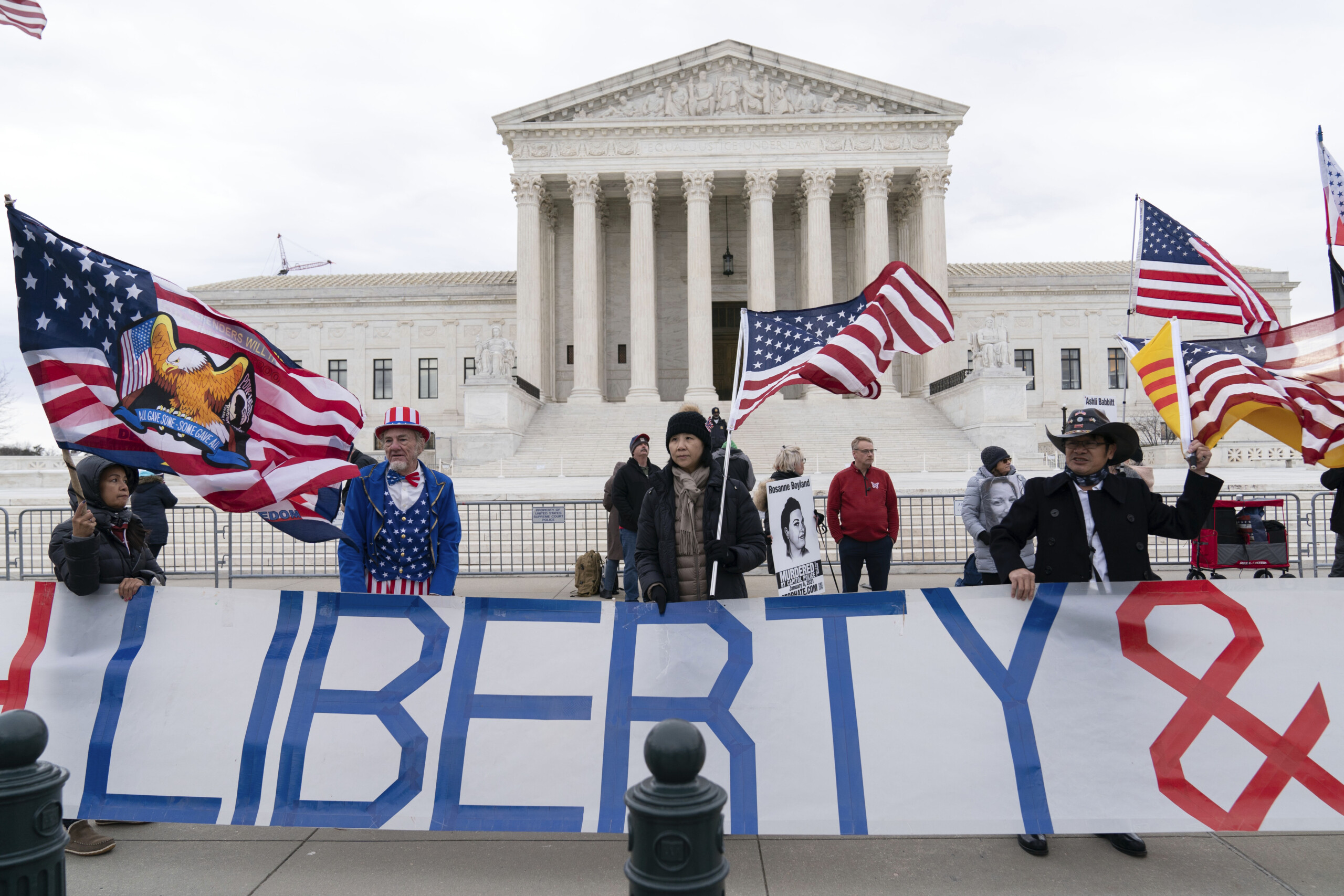 us man convicted of storming the capitol now hired by the pentagon scaled