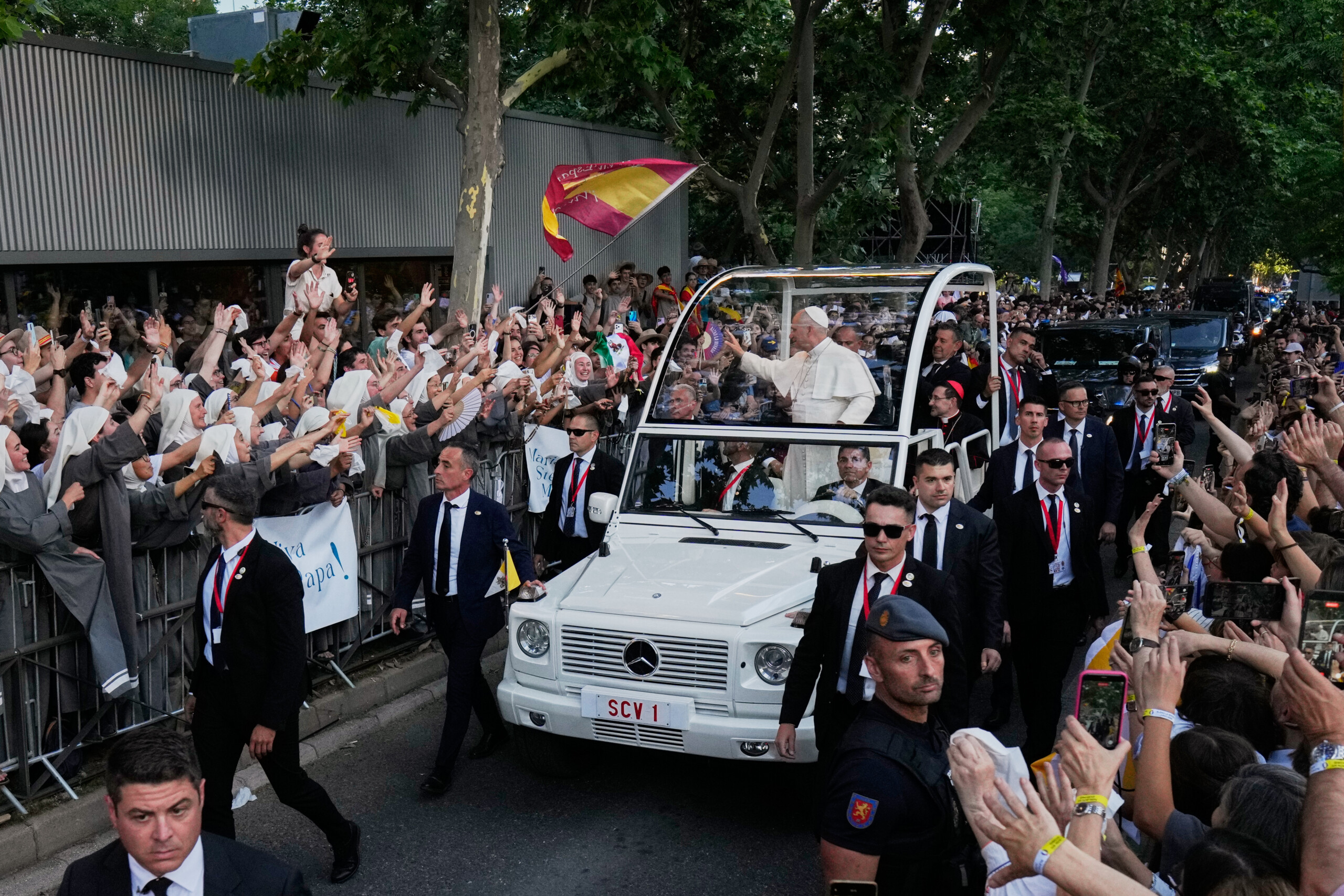 Spain: Thousands gather in Madrid for the Pope’s open-air Mass 1 spain thousands gather in madrid for the popes open air mass scaled
