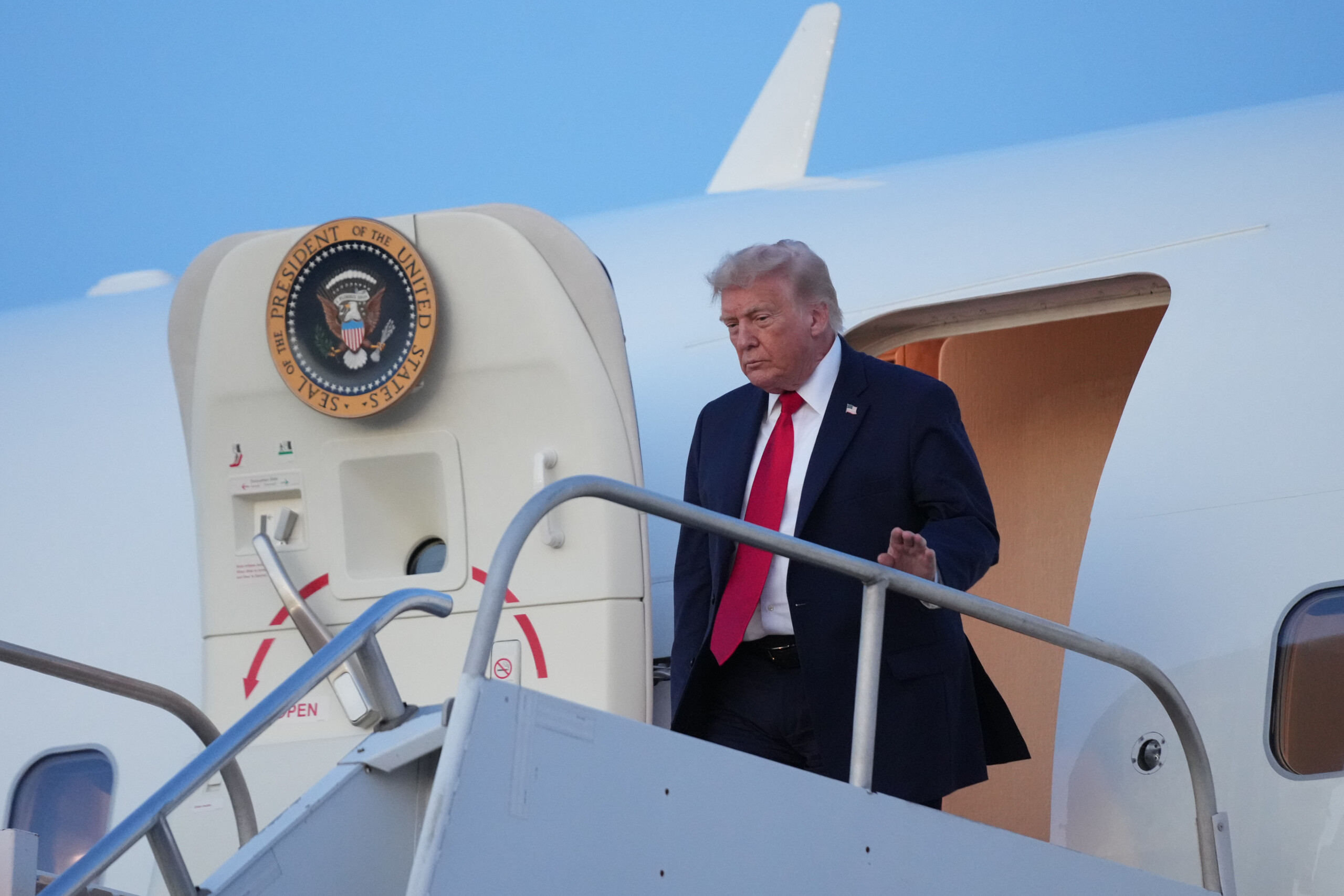 Iran, Trump: "Israel and Tehran must immediately stop shooting" 1 iran trump israel and tehran must immediately stop shooting scaled