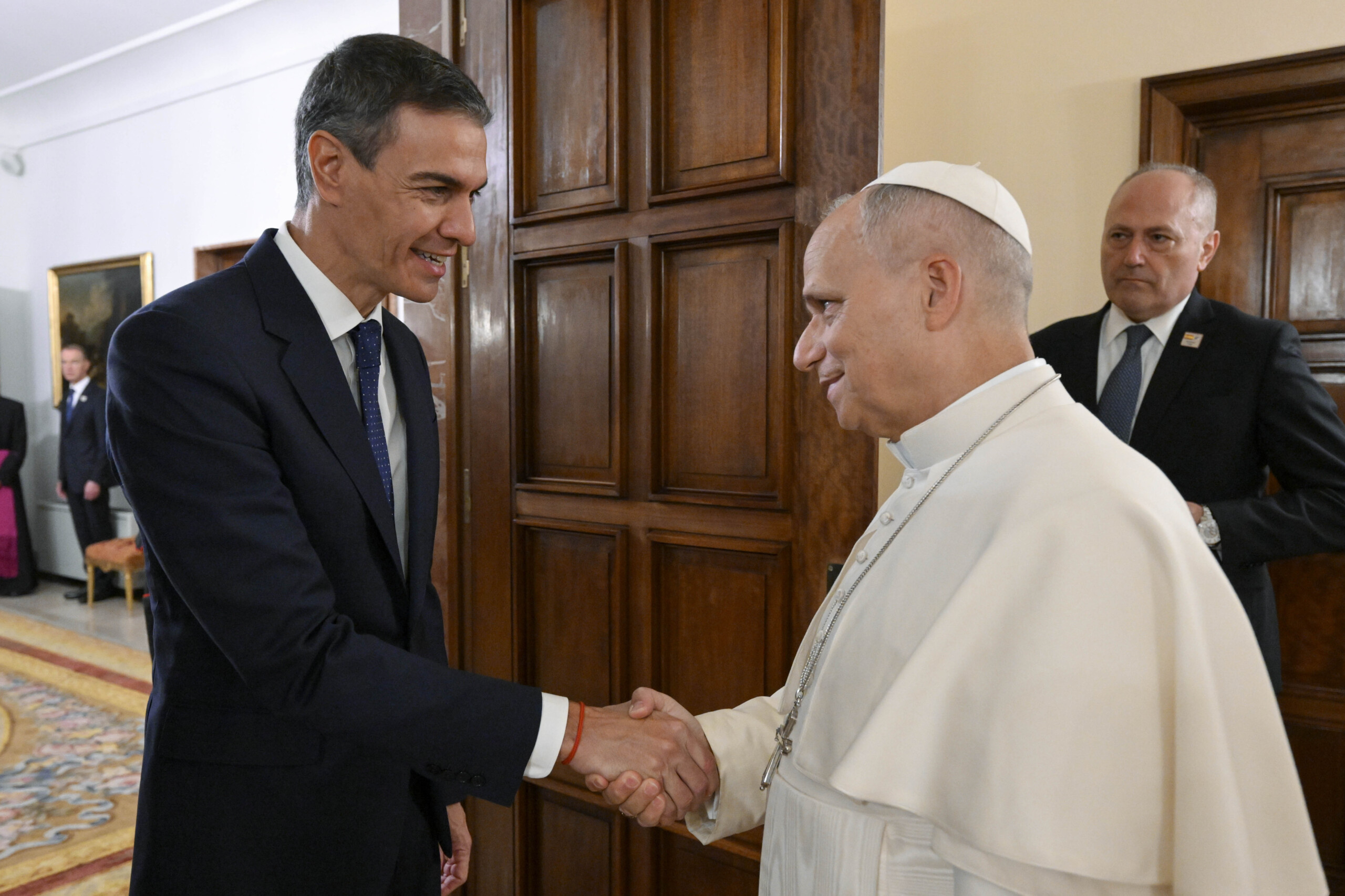 spain sanchez to pope we share a commitment to defending migration scaled