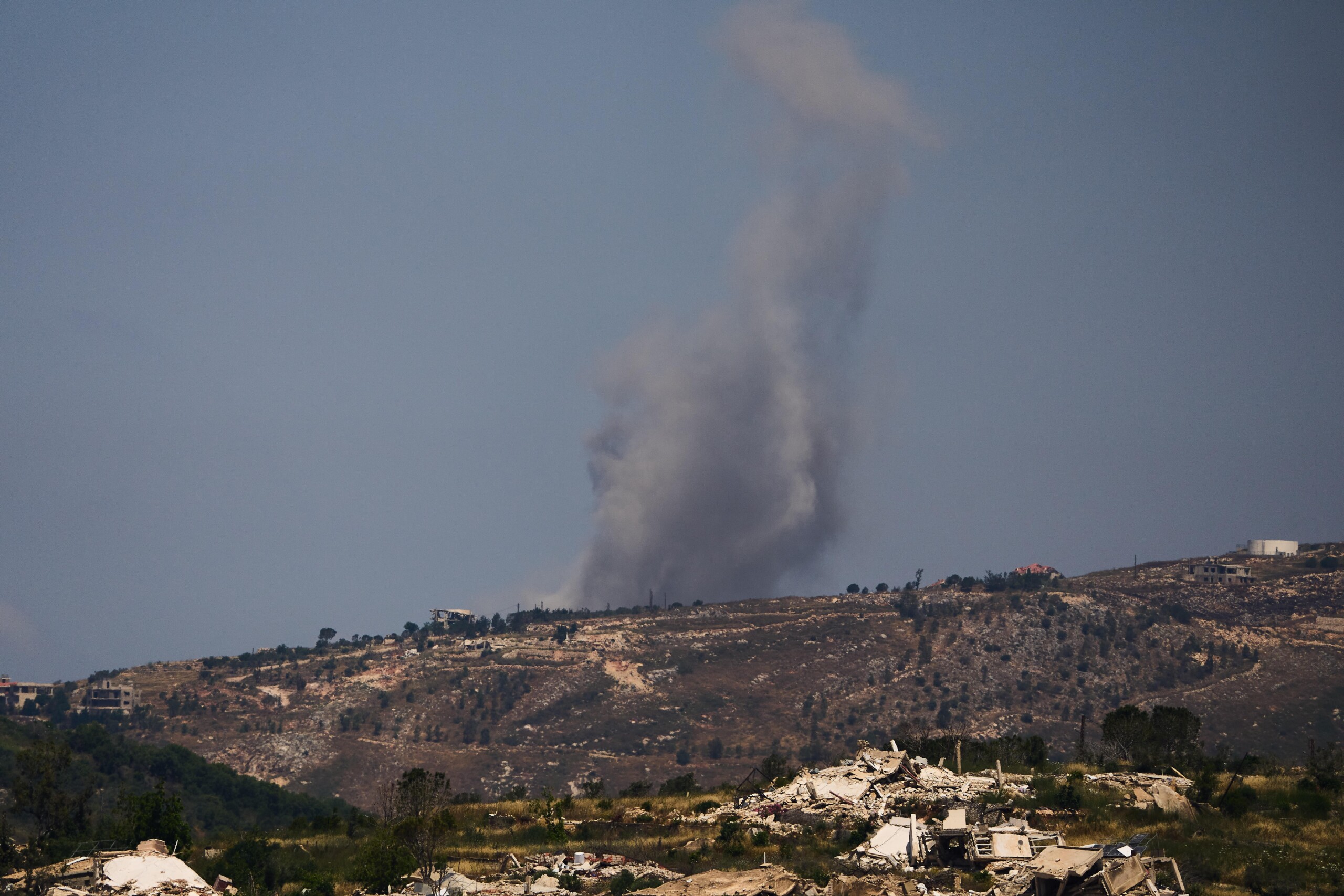 Lebanon: media report new Israeli raids in the south 1 lebanon media report new israeli raids in the south scaled