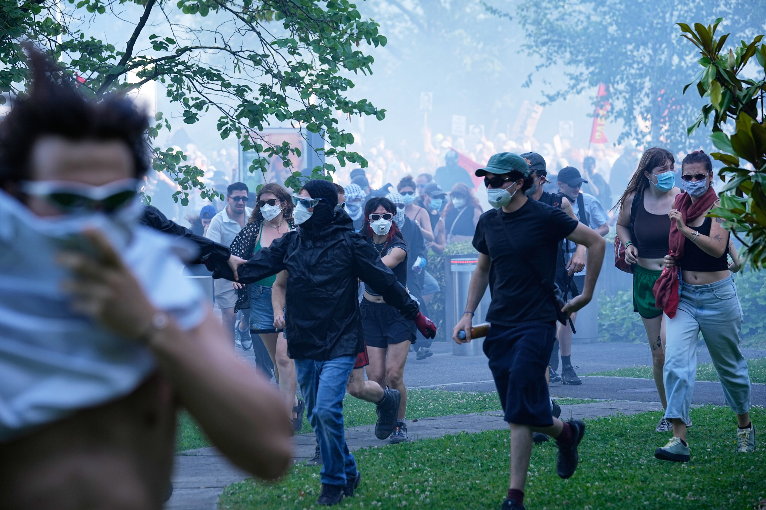 G7: thousands protest in Geneva. Clashes with police 1 g7 thousands protest in geneva clashes with police scaled